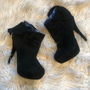 Steve Madden Black Suede Heel booties - Size 7.5